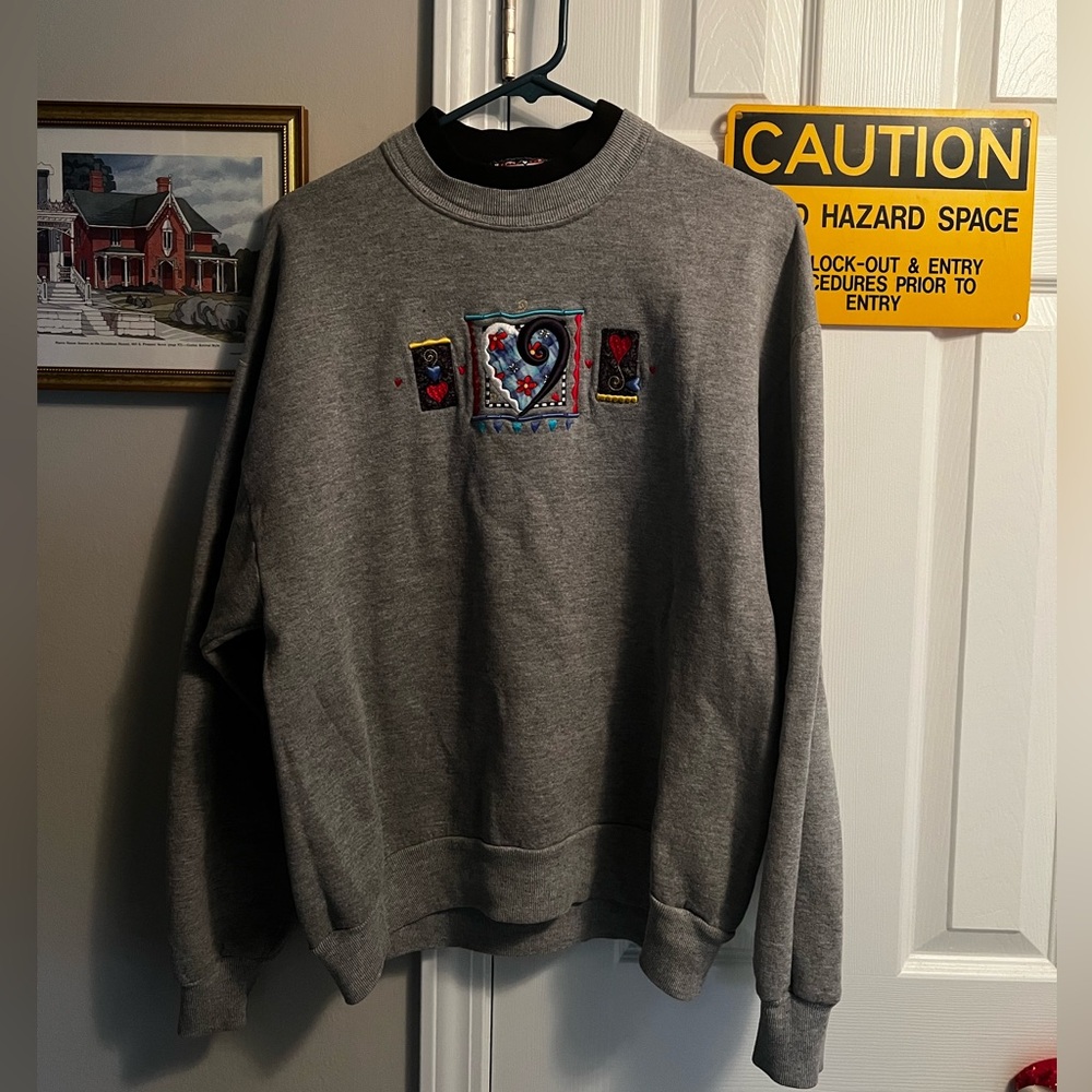 Top Stitch Crewneck sweater with heart design. L/XL